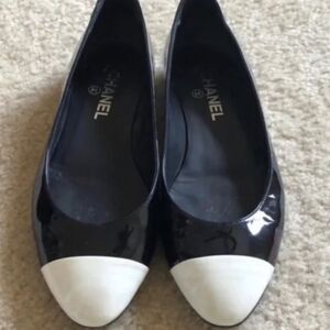 *CHANEL* Sz 40 (8.5-9) Classic Black White Toe Patent Ballet Flats